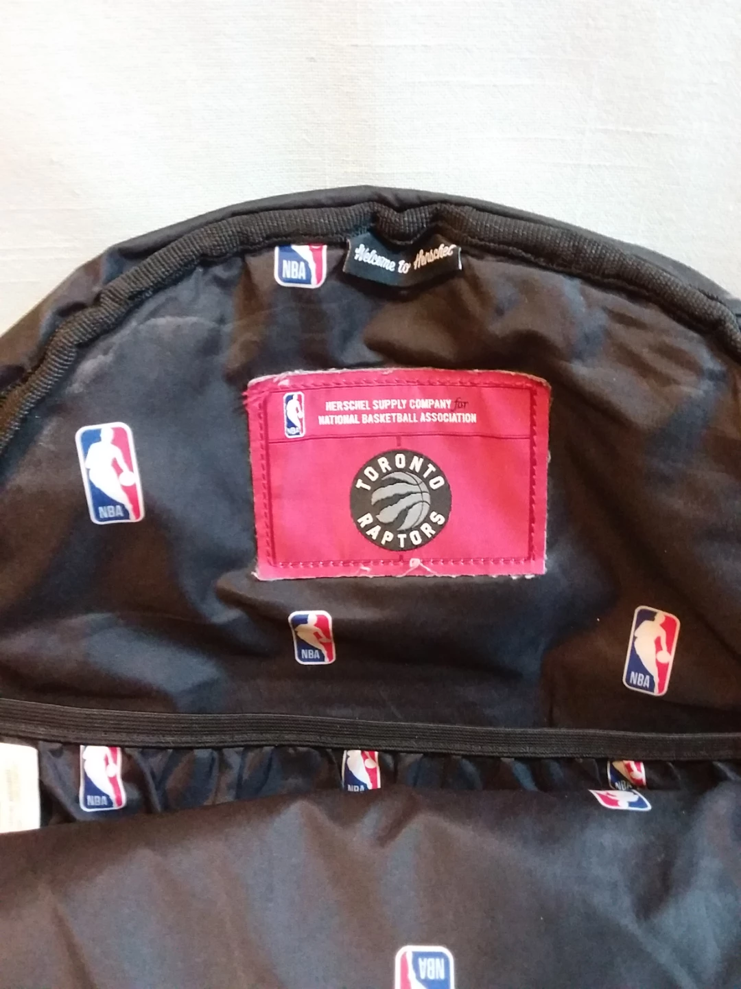 🎒 ➡️ Herschel NBA Toronto Raptors 🦖 Camo Backpack 🎒 - photo 4