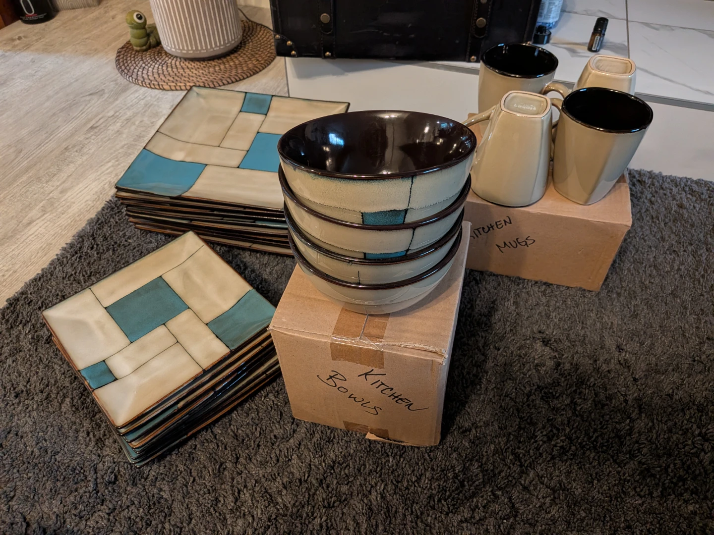 Square Ceramic Dinner Plates and Bowls Set