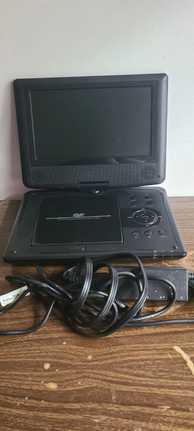 Sylvania SDVD9001 9" Portable DVD Player Swivel-screen Media CD - photo 2