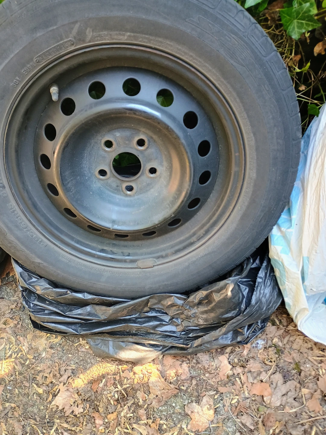 Dunlop All Season tires with steel rims for Toyota Corolla - photo 3
