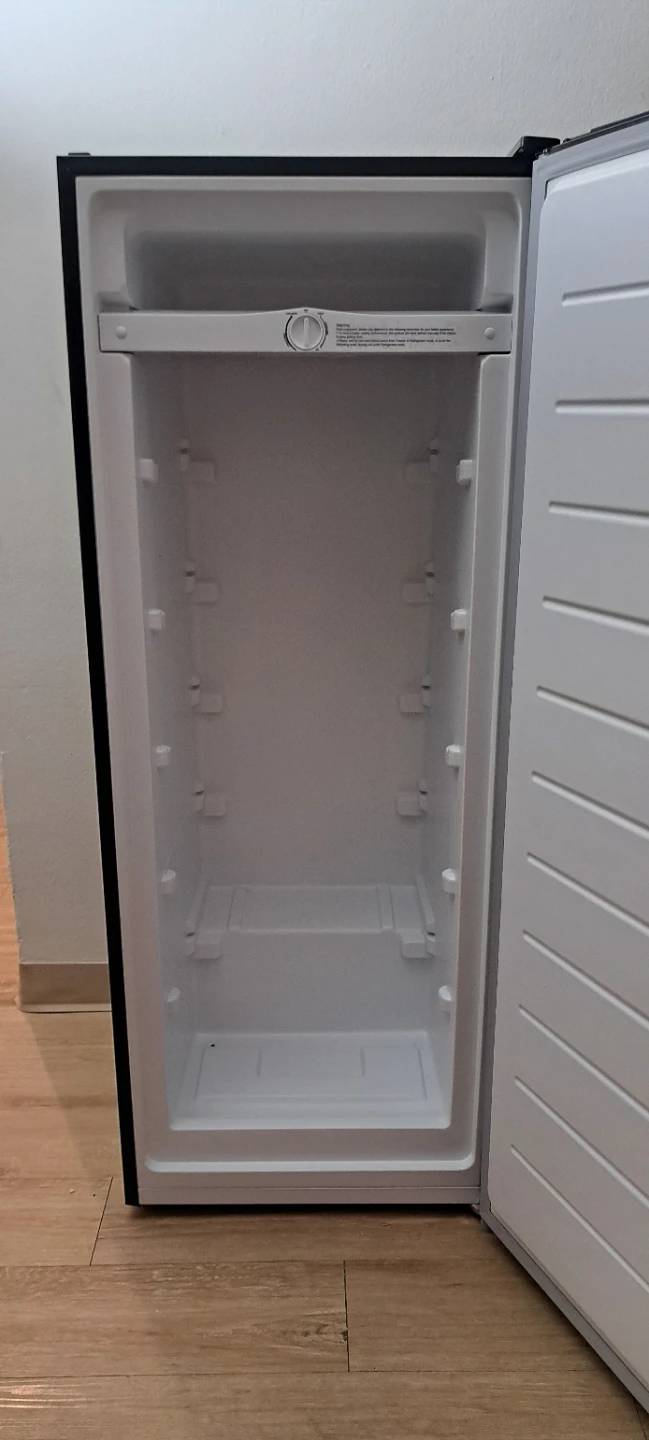 Midea 6.9 cu. ft. Convertible Upright Freezer - photo 2