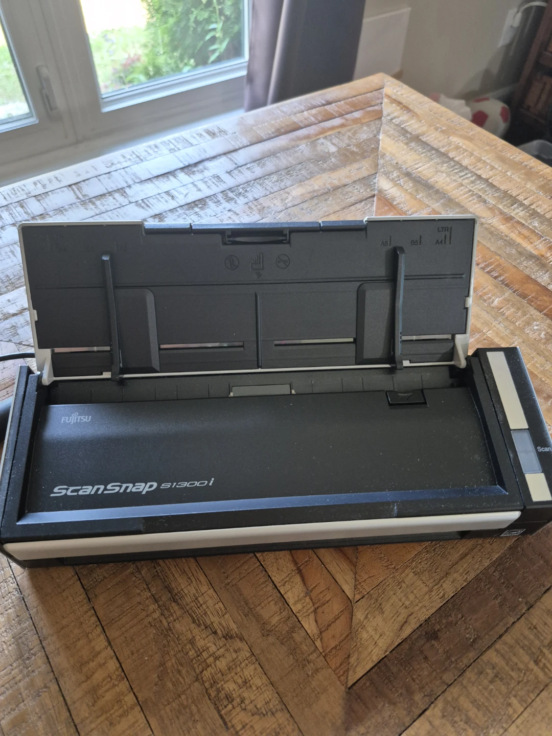 Fujitsu ScanSnap S1300i Document Scanner - photo 2