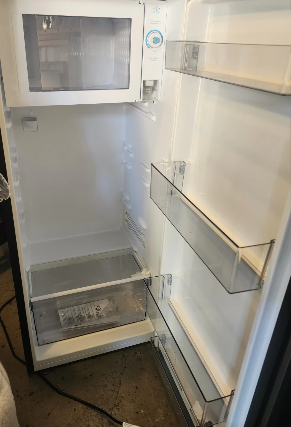 Hisense Mini Fridge - photo 2