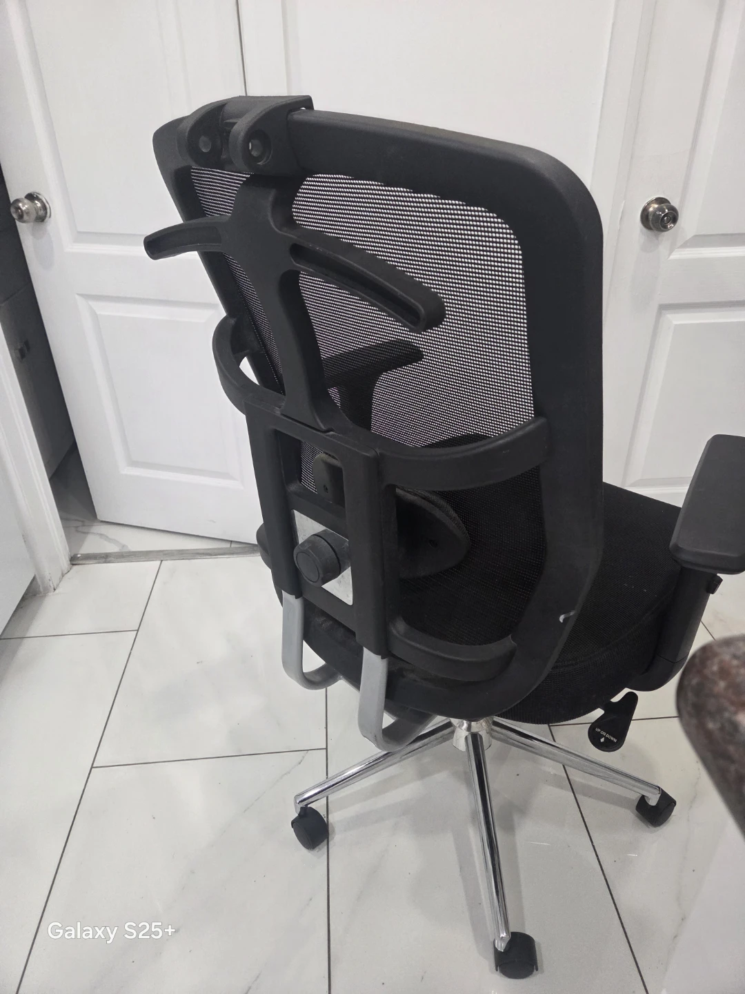 Black Mesh Office Chair - photo 3