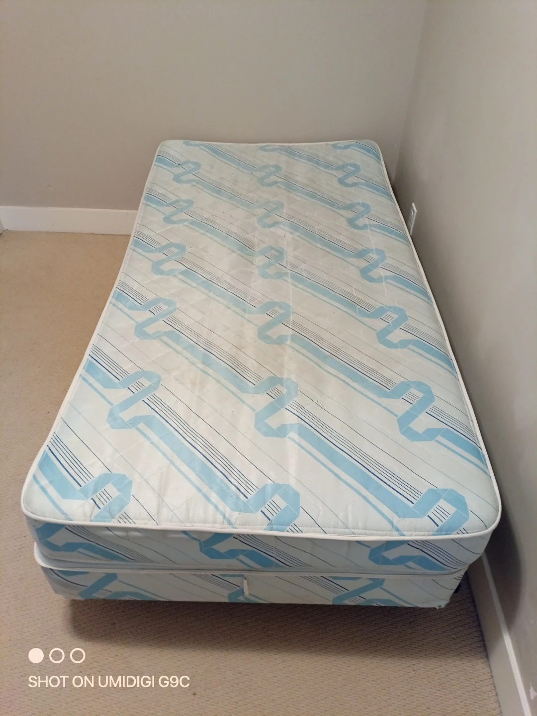 Single Mattress with Boxspring - photo 2