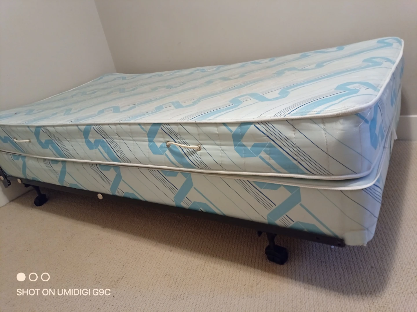 Single Mattress with Boxspring - photo 3