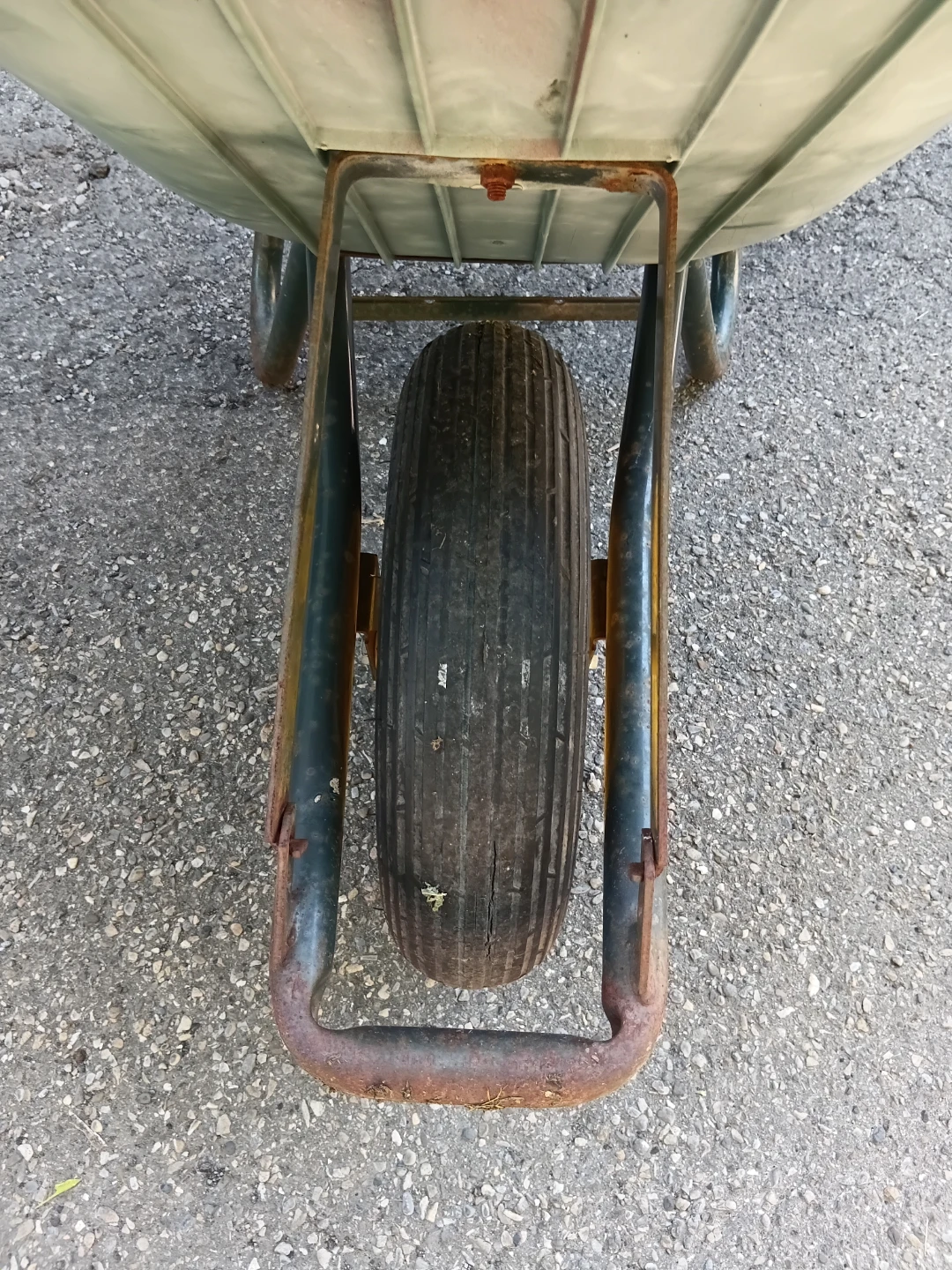 Red and Grey Garden Wheelbarrow - photo 3