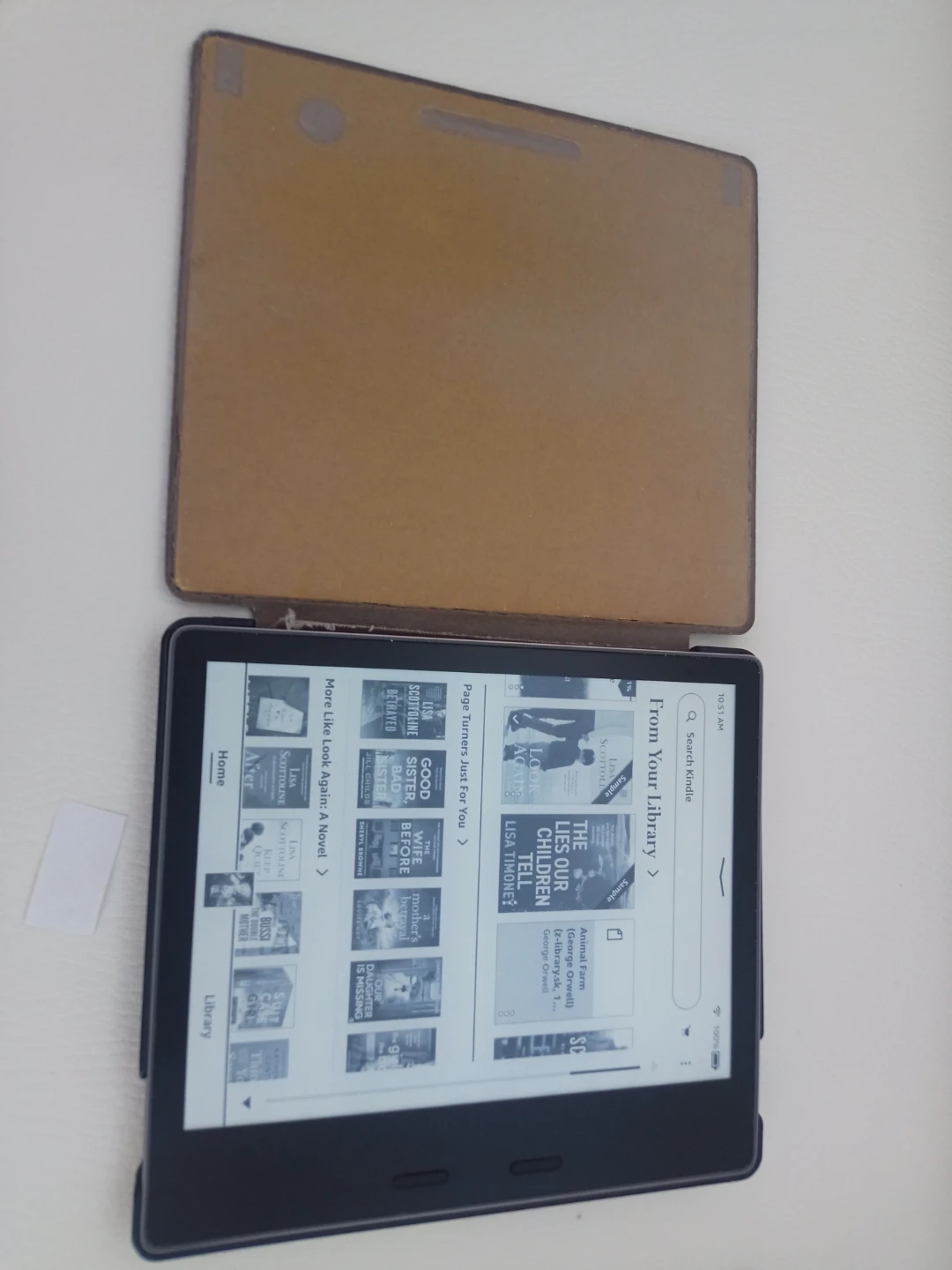 Kindle Oasis (9th Generation) with case & cable - photo 3