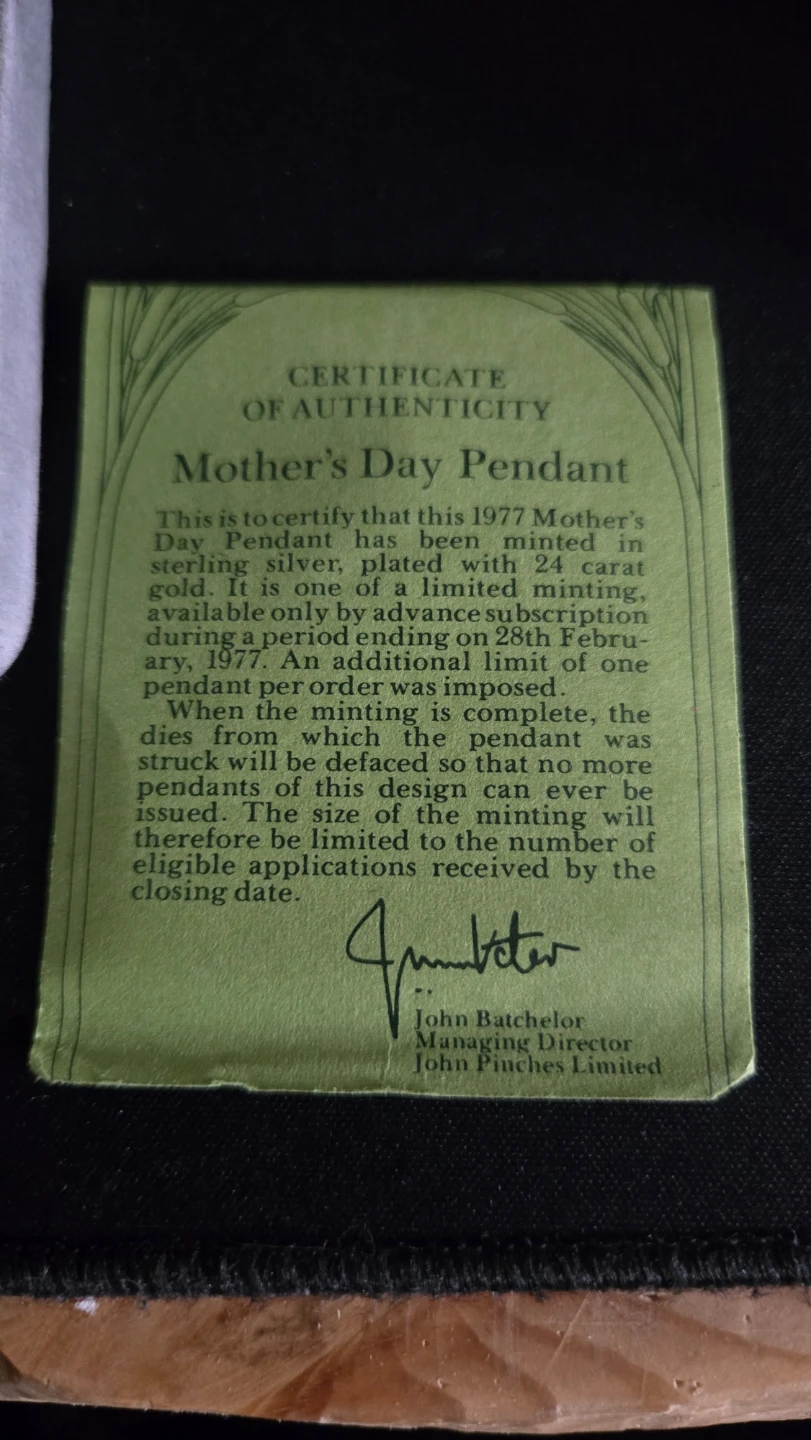 1977 Mother's Day Pendant - Sterling Silver Plated in 24kt Gold - photo 3