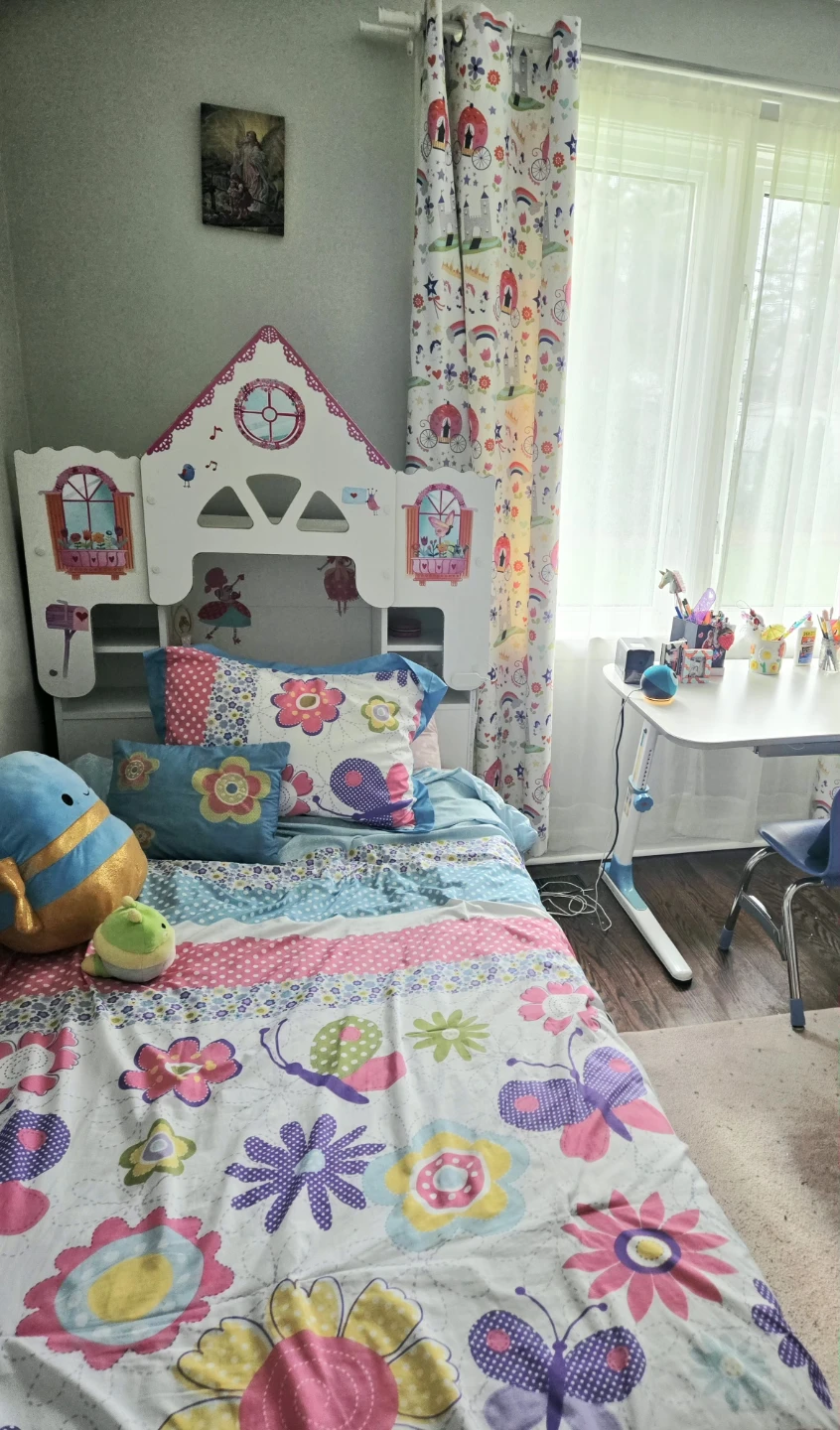 Twin bed with matress, cover, bump, bedding set and plush toys