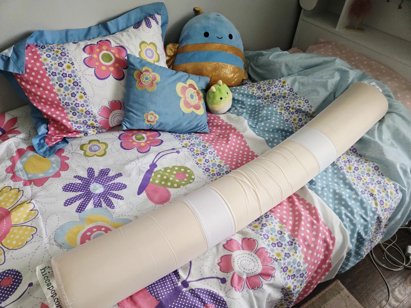 Twin bed with matress, cover, bump, bedding set and plush toys - photo 4