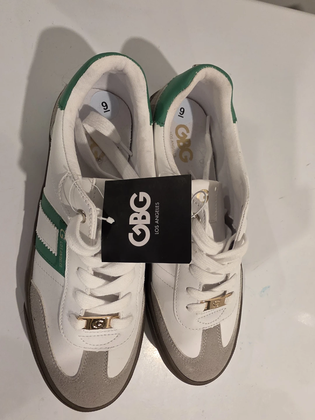 GBG Los Angeles White Green Sneakers Size 9
