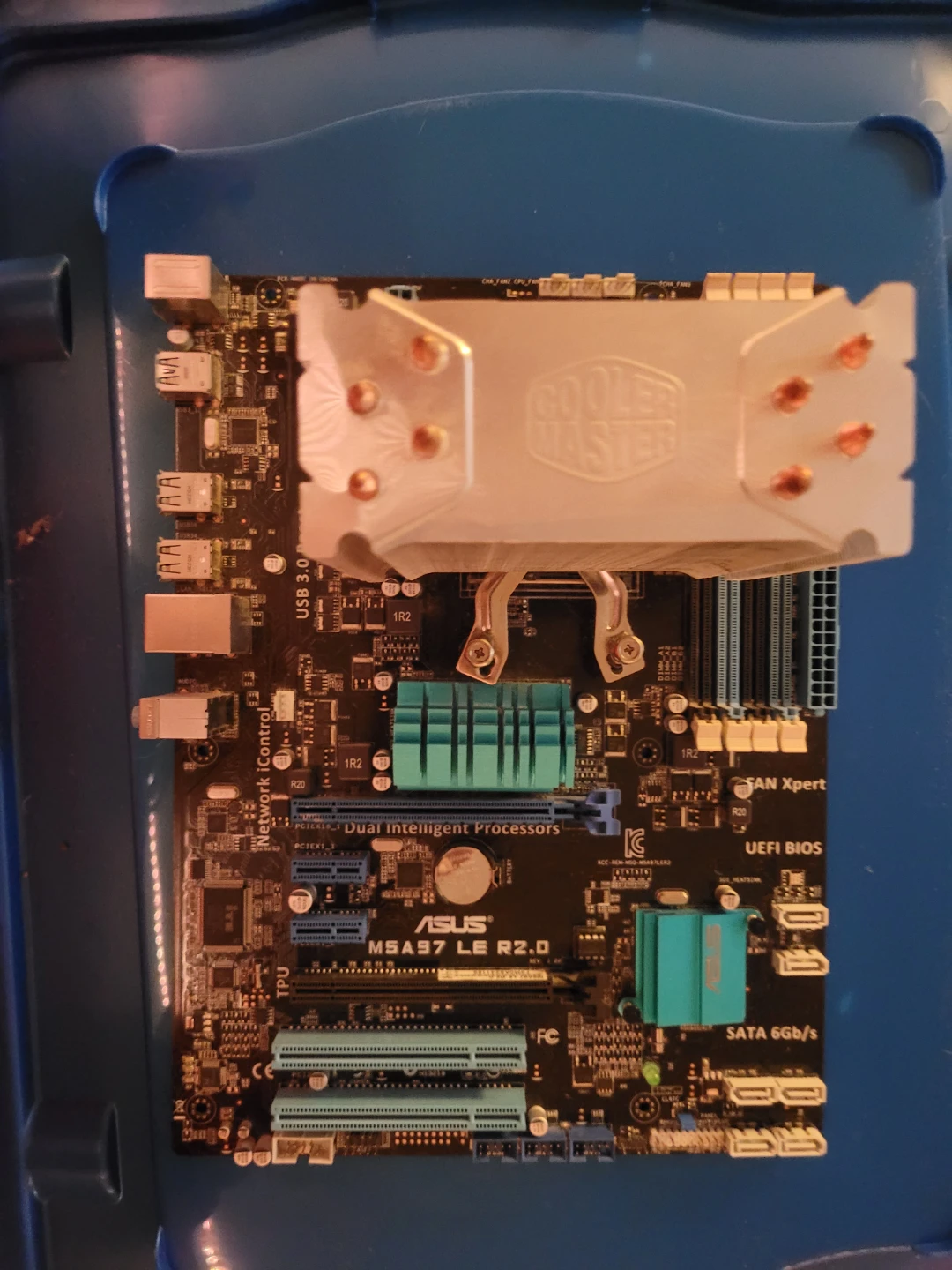 ASUS M5A97 LE R2.0 Motherboard with Cooler Master Heatsink