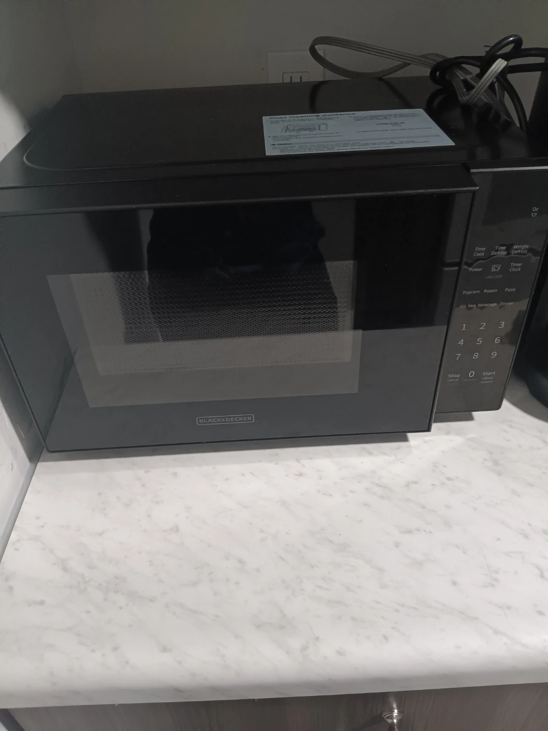 Black + Decker Microwave Oven - photo 2
