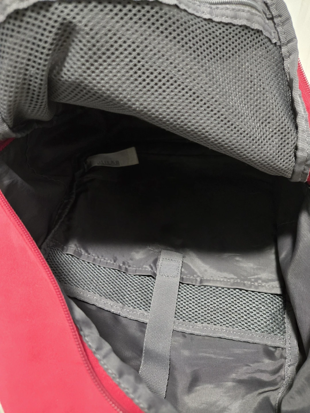 Uniqlo Red Backpack - photo 4