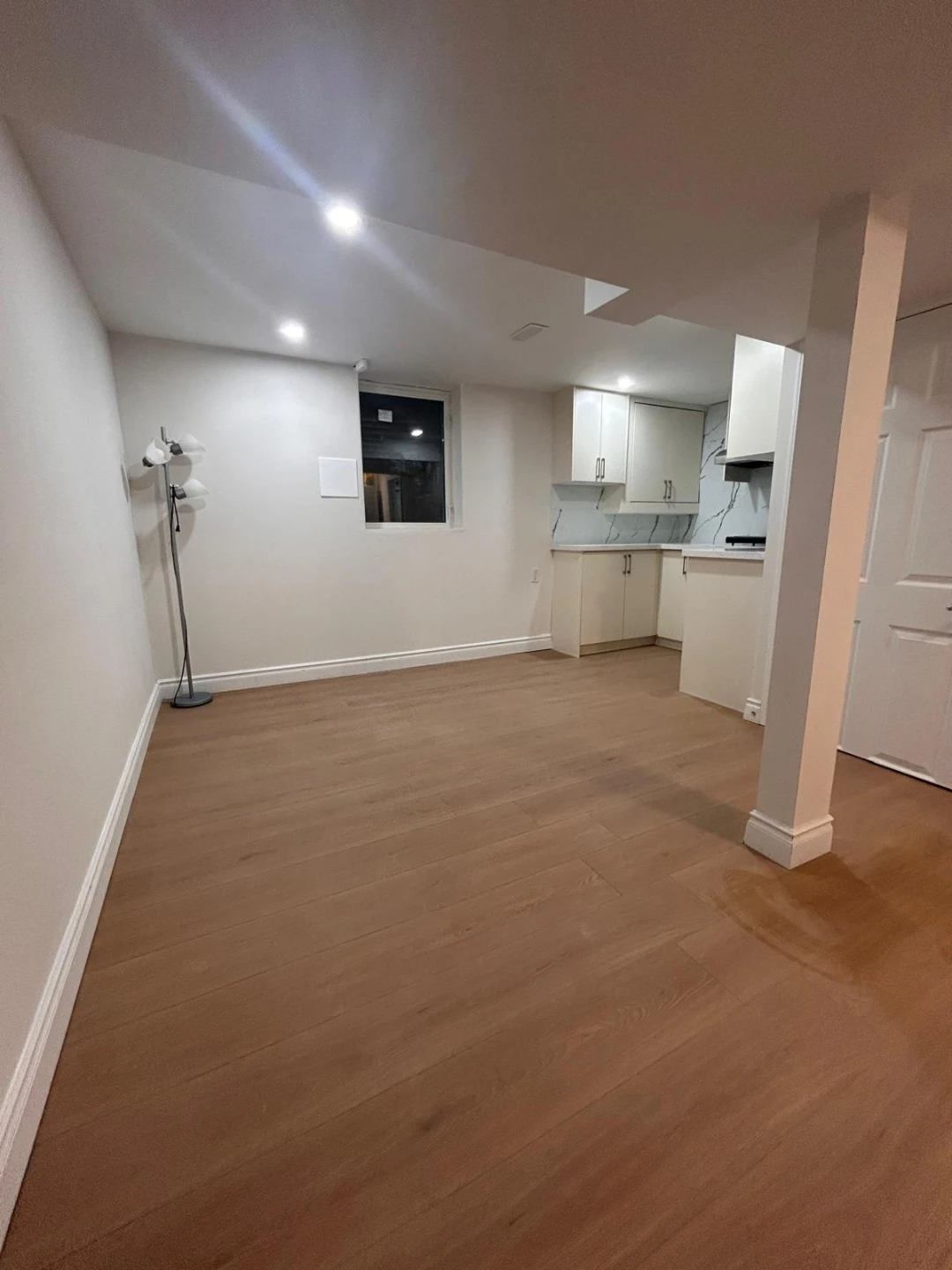 Legal Basement - One bedroom basement with Seprate entrance - photo 4