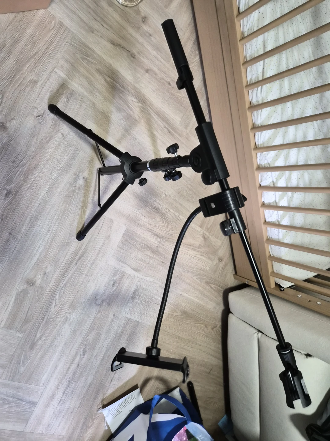 Guittto Microphone Stand