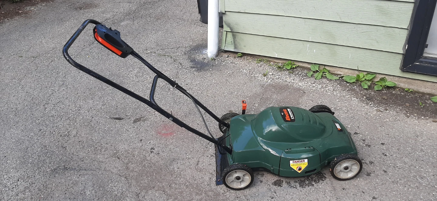 Black & Decker 18" Electric Mulching Mower