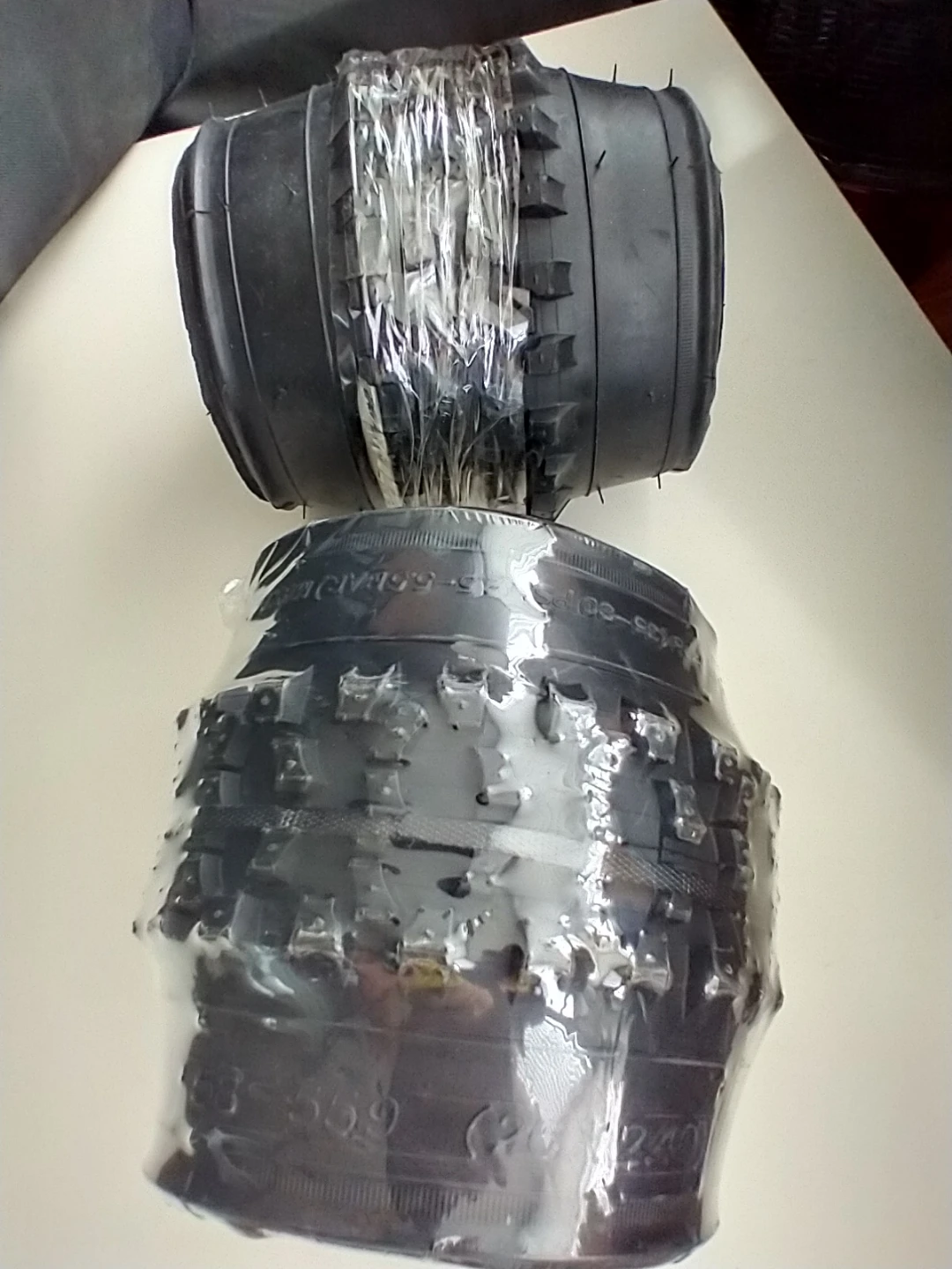 2 Tires 26 x 2.40 - photo 2