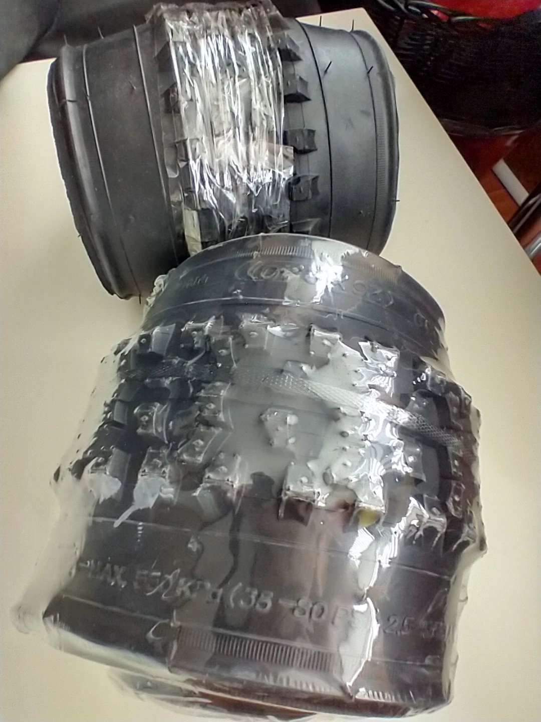 2 Tires 26 x 2.40 - photo 3