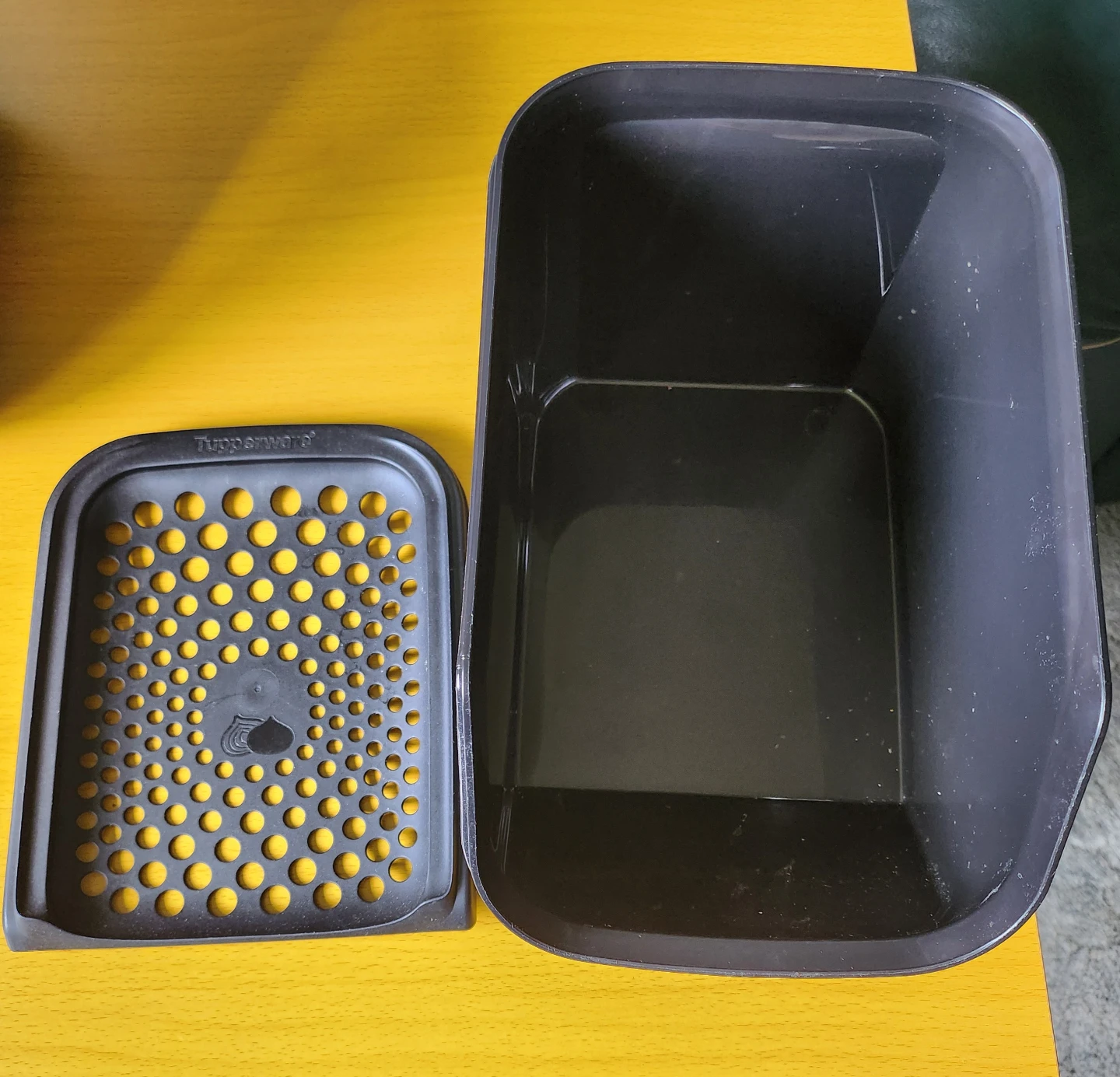 Tupperware Container w/ Vented Lid - photo 2