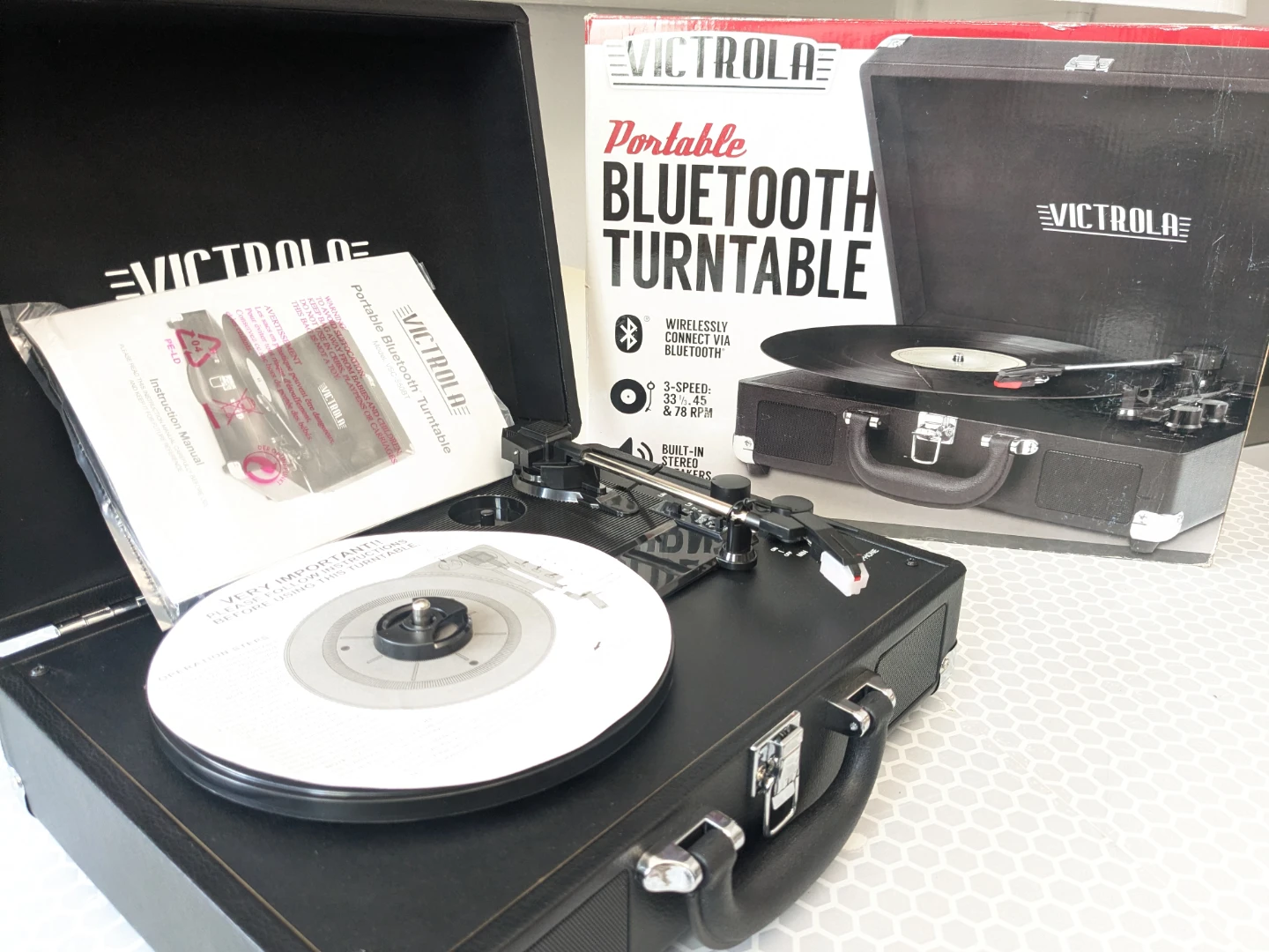 VICTROLA 3speed Bluetooth Turntable with Built in Speakers