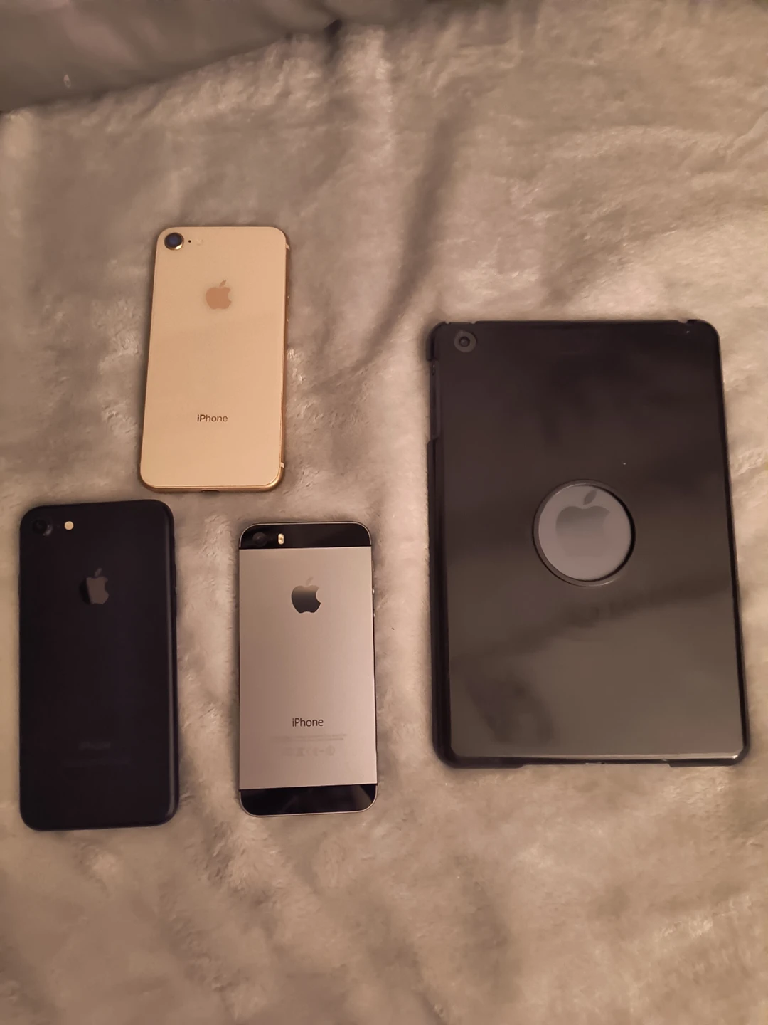 Apple iPhone and iPad Assortment - photo 2