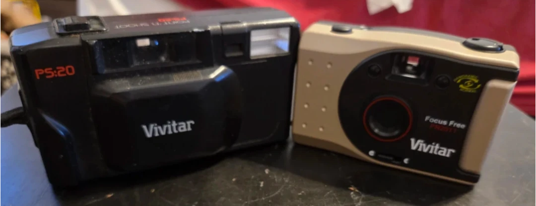 2 Vivitar Point & Shoot 35mm Film Cameras - photo 2