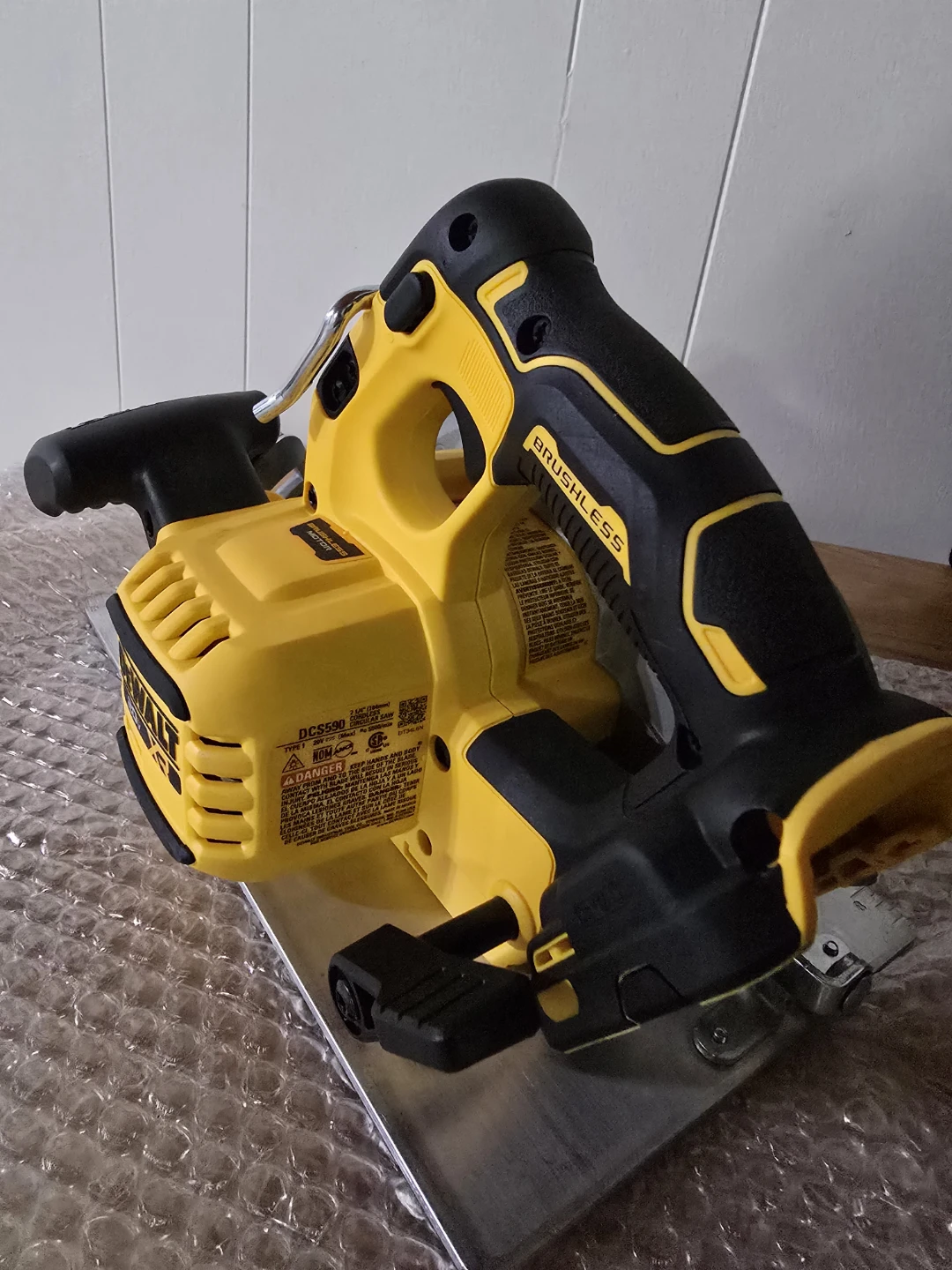 DEWALT 20-Volt MAX 7-1/4 in. Cordless Circular Saw - photo 2