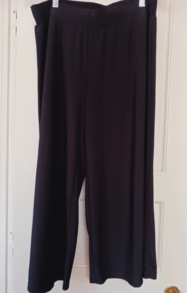 New !!! Black Wide Leg Cropped Pants