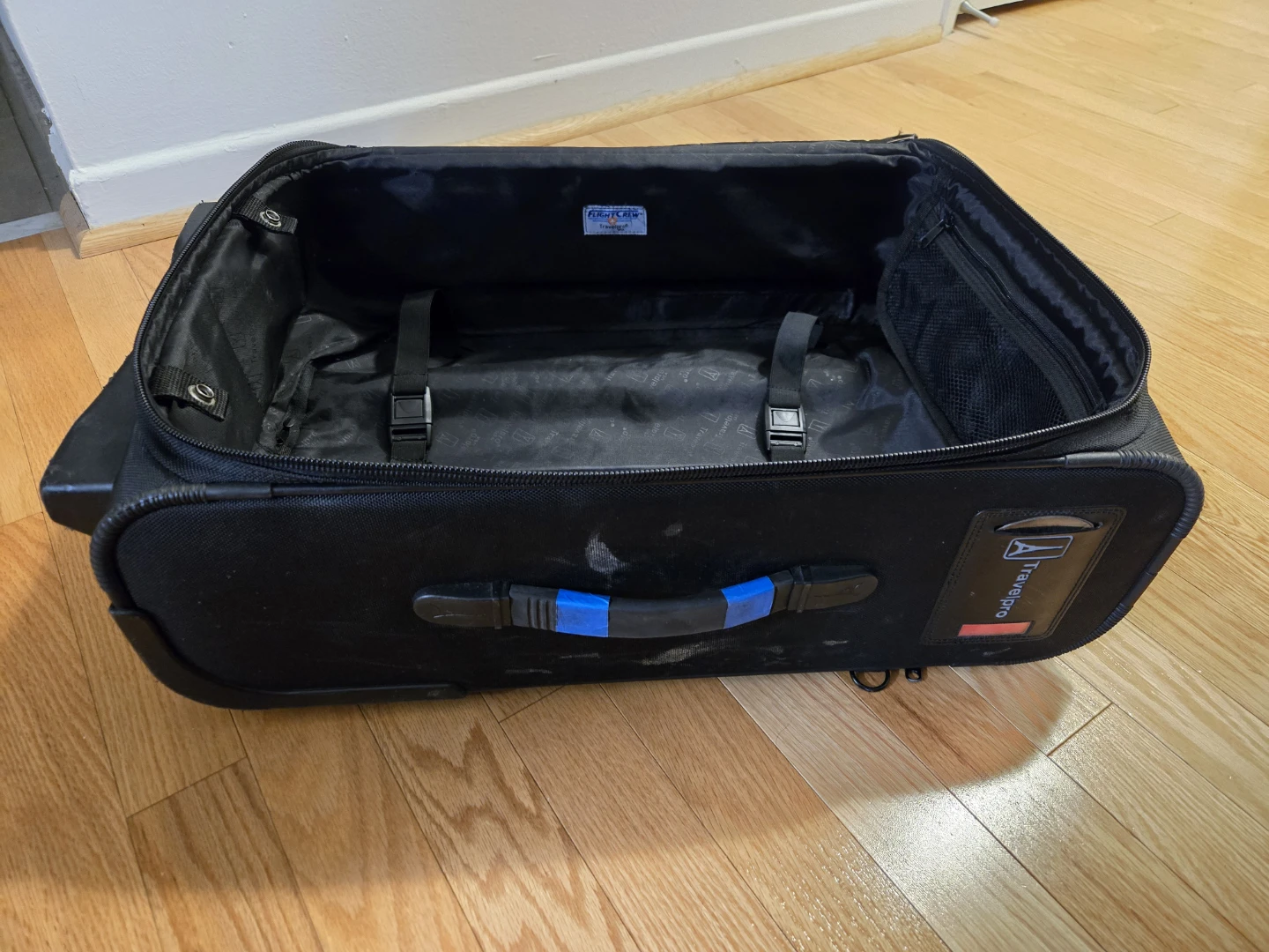 Travelpro Flight Crew Rolling Luggage - Black (2-wheel) - photo 4
