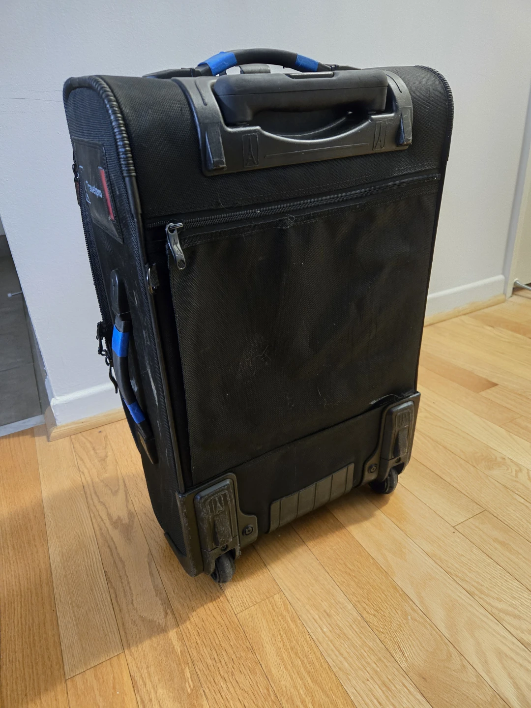 Travelpro Flight Crew Rolling Luggage - Black (2-wheel) - photo 5