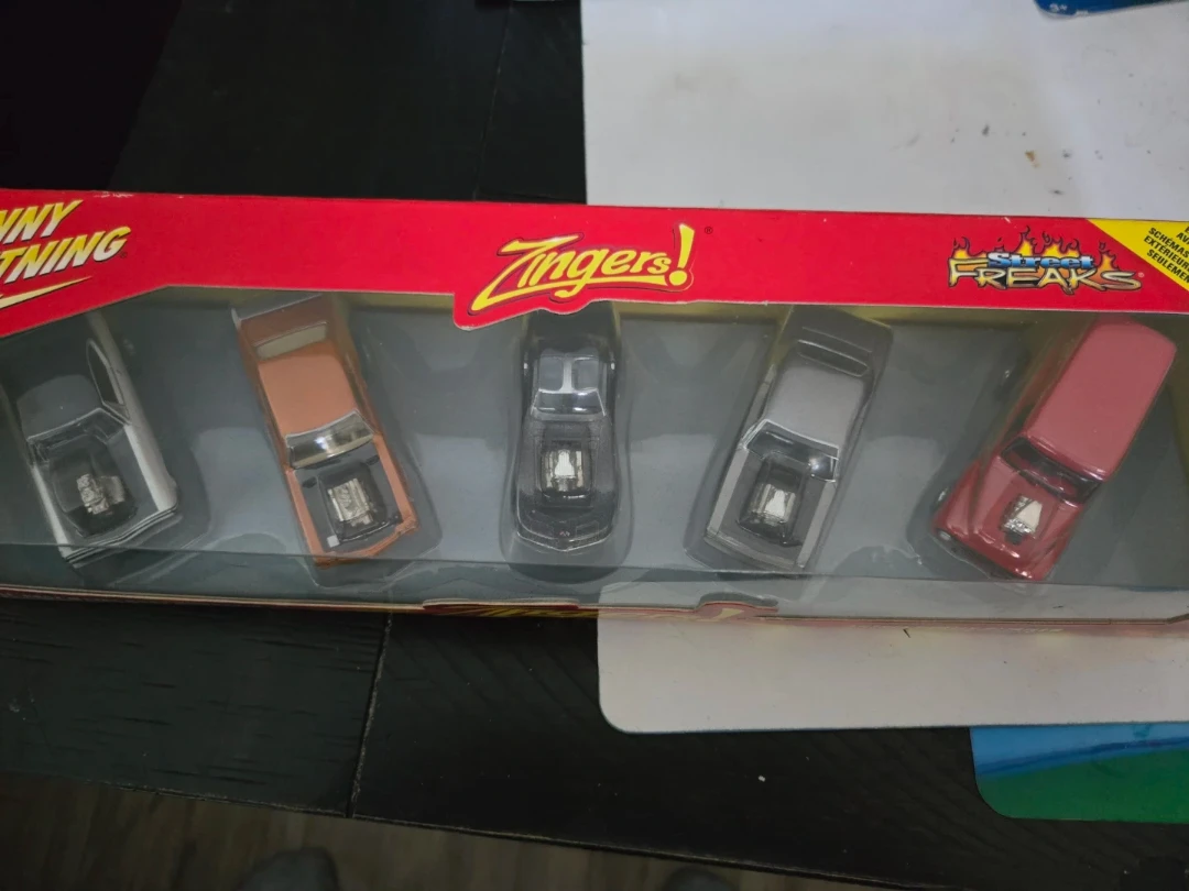 Johnny Lightning "Tingers!" 5-Car Die-Cast Set - photo 2
