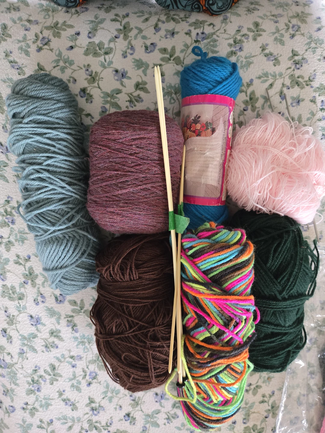 Yarn and Knitting Needles Set