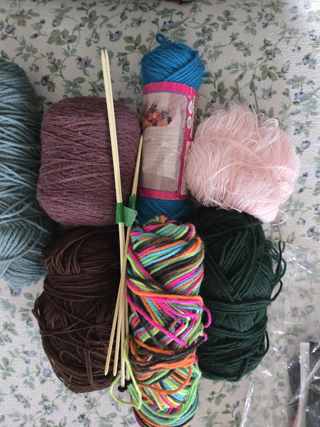 Yarn and Knitting Needles Set - photo 2