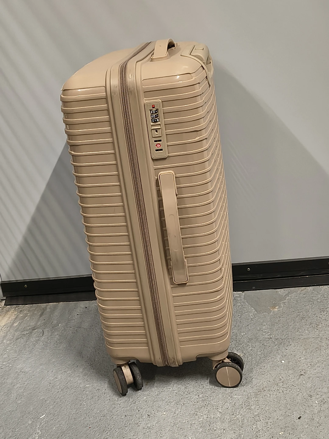 Tan Hardshell 4 Wheel Spinner Suitcase (24-Inch Medium Checked) - photo 5