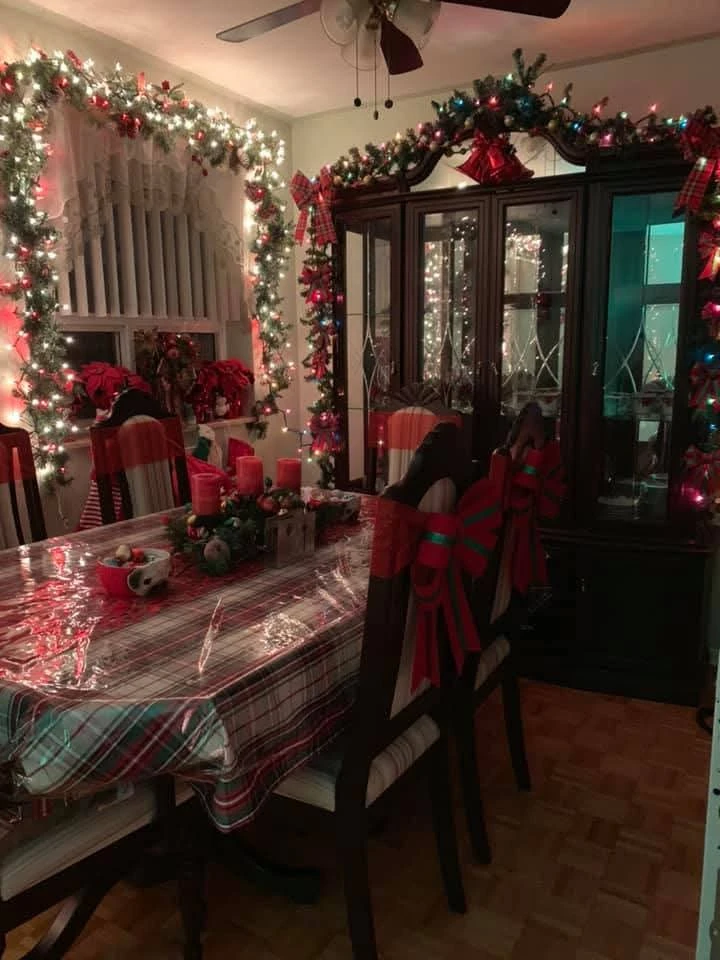 Dining Room Hutch and Table Set - photo 3