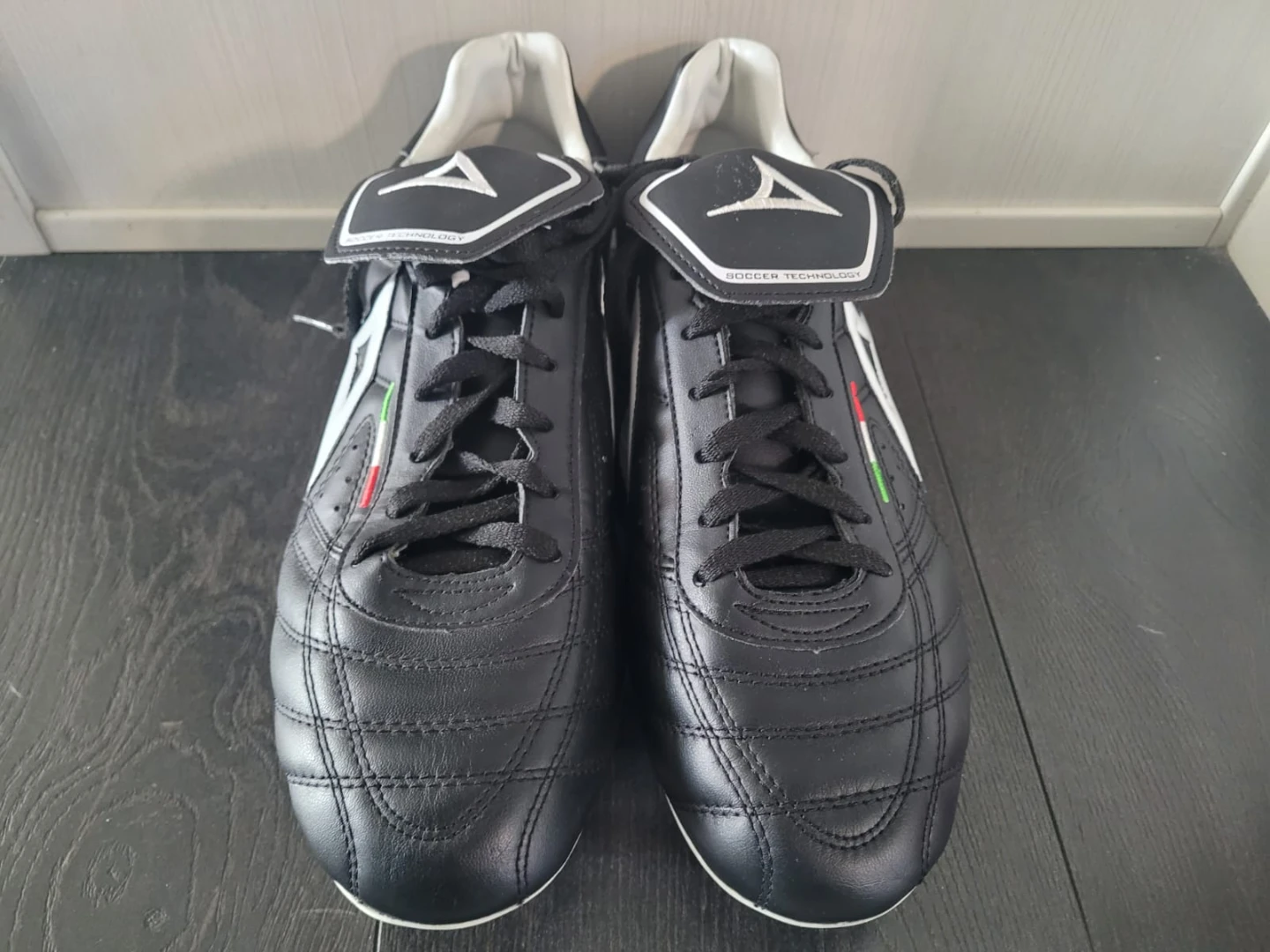 Black Soccer Cleats - Soccer Technology