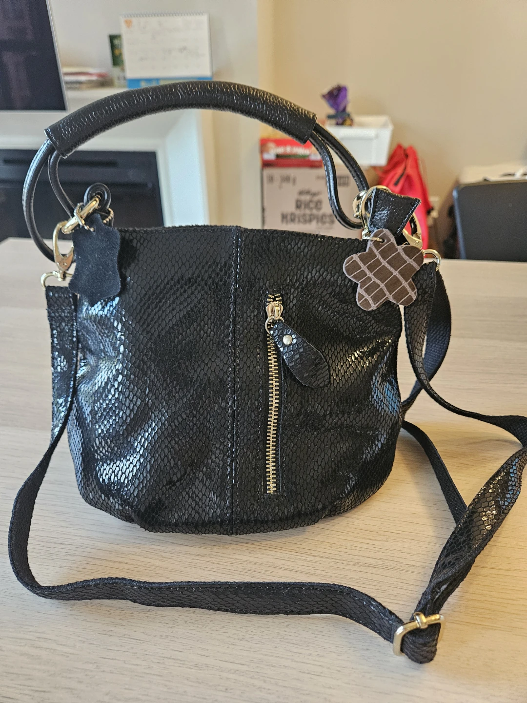 Black Faux Leather Ladies Handbag - photo 2