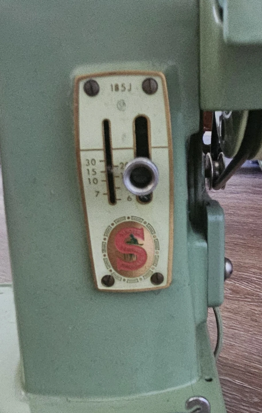 #Singer Sewing Machine - photo 4