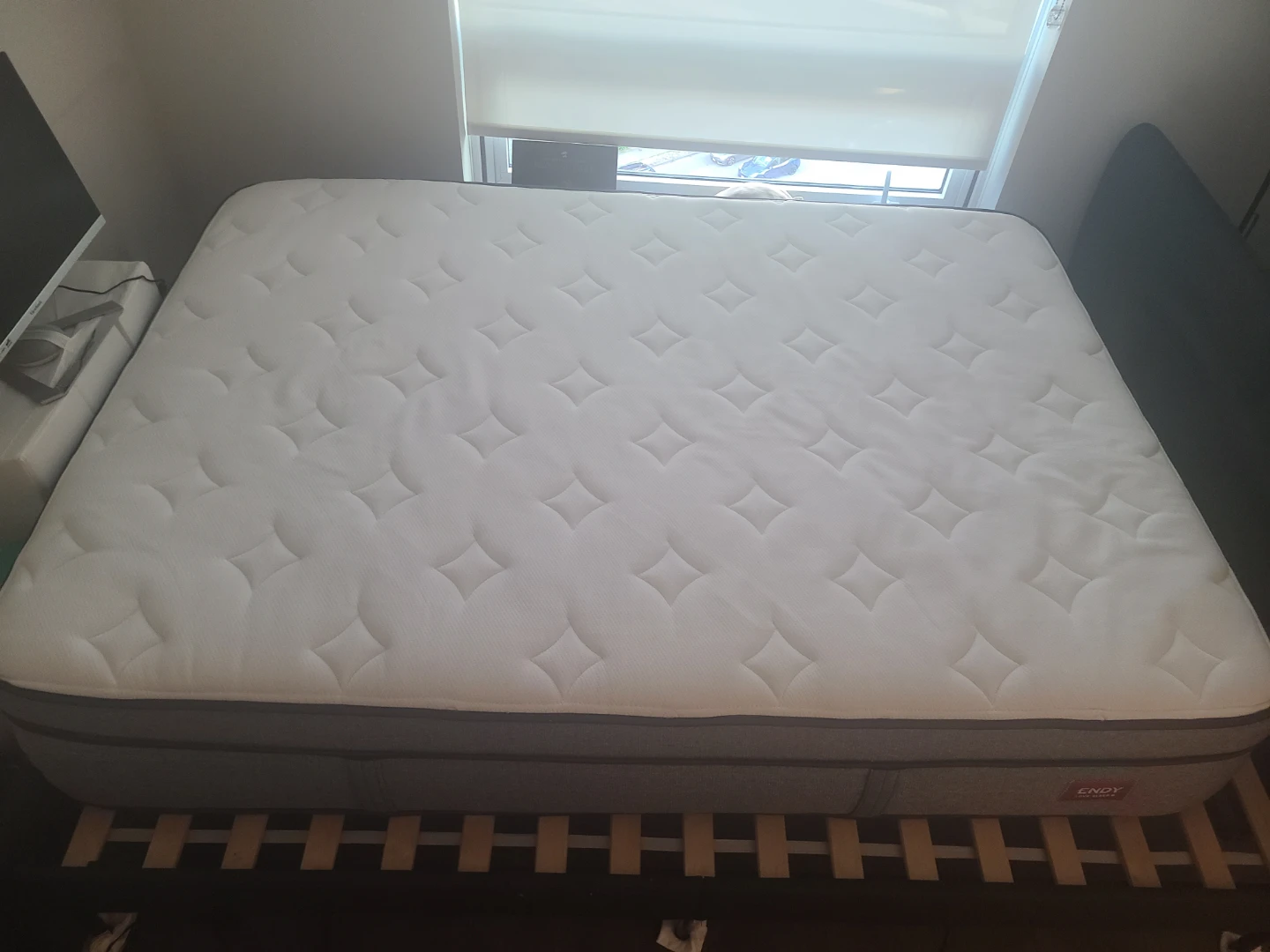 Endy Full size Hybrid Mattress with Pillow Top