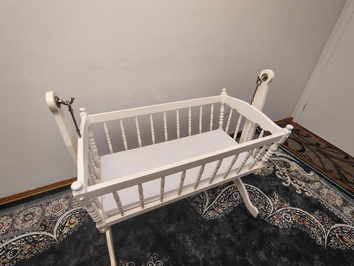 White Wooden Baby Cradle - photo 2