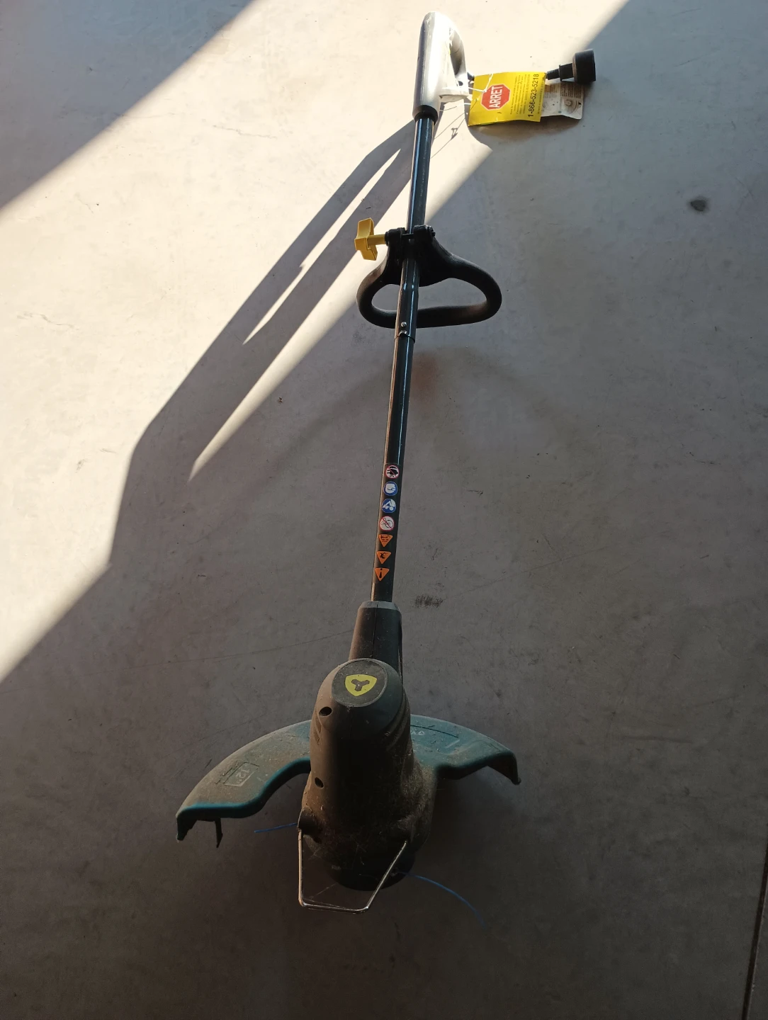 Yardworks Electric Weed Whipper