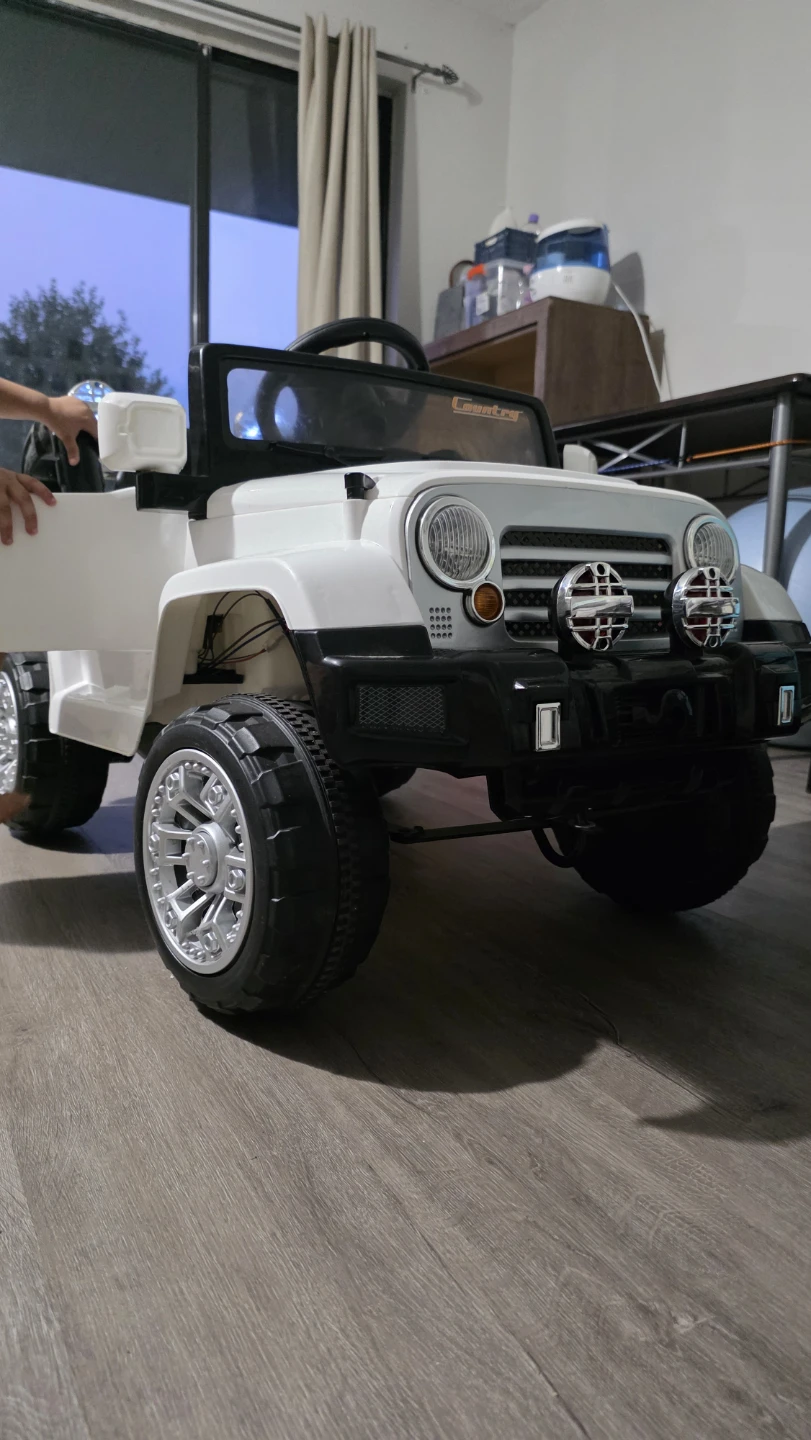 White Electric Ride-On Jeep for Kids (dont have remote control)
