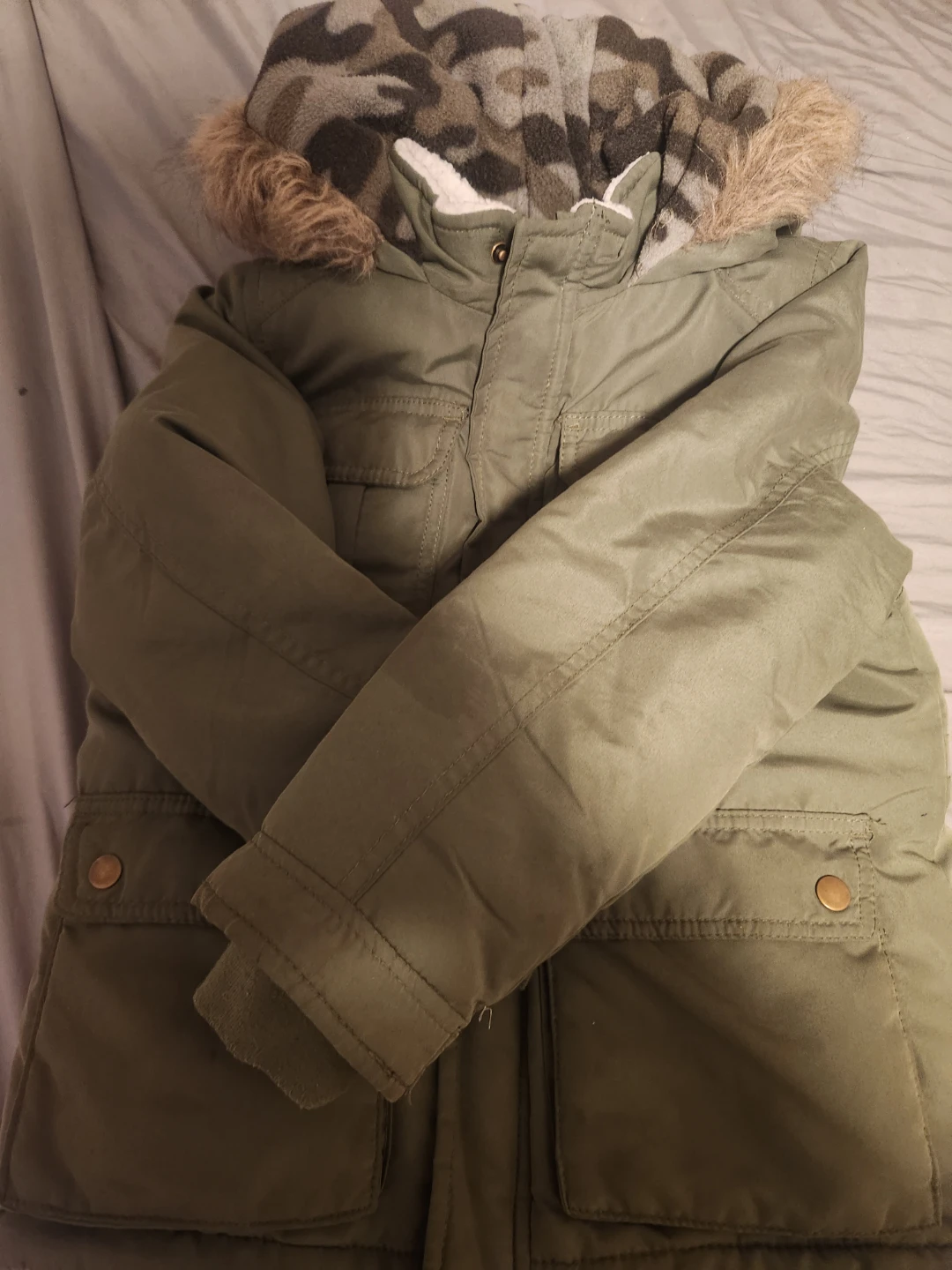Carter's Green Puffer Jacket with Camo Hood Size L/7 - photo 2