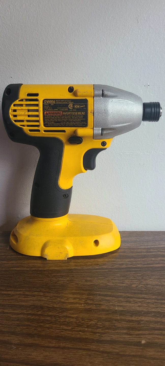 DeWalt 18V Heavy Duty 1/4" cordless impact driver DW056 torque - photo 3