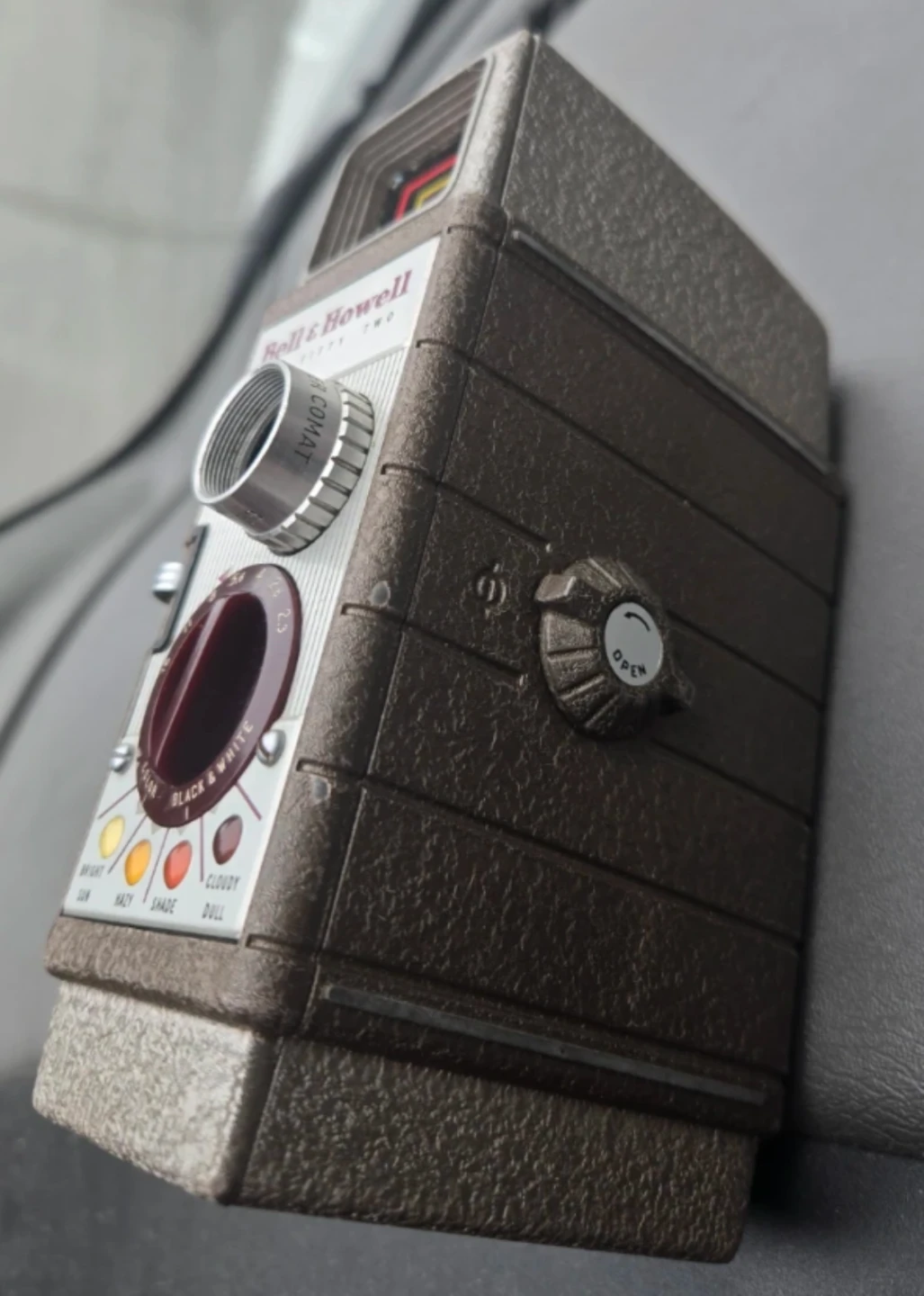 Vintage Bell & Howell  (252) 8mm Movie Camera - 1950s - photo 4