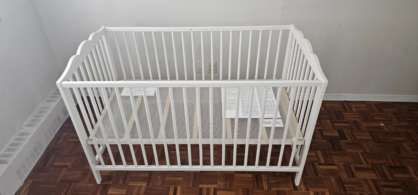 White baby crib - photo 4