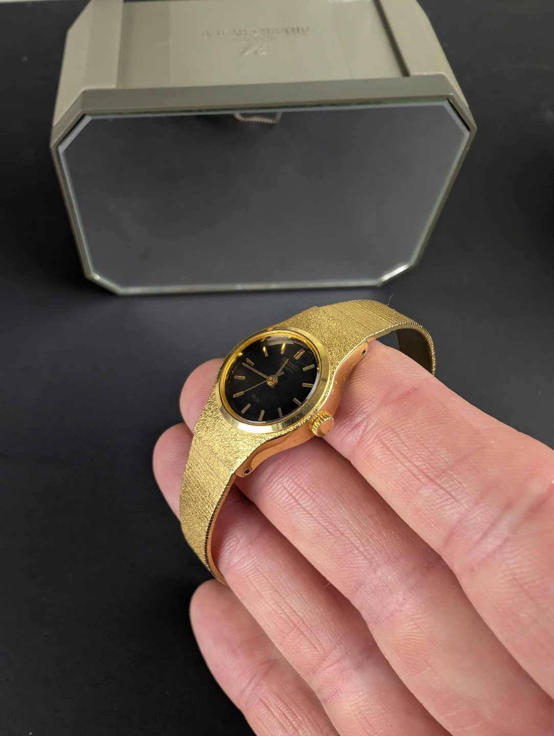 Vintage Seiko Quartz Gold-Tone Women's Watch - photo 4