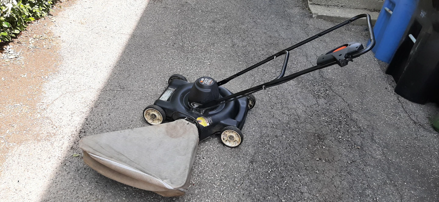 Black & Decker Compact Electric Mower & Bag